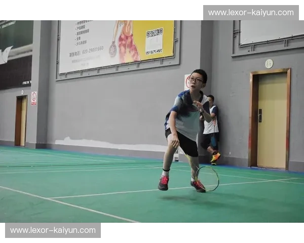 羽毛球赛前全攻略:从热身到战术,稳住节奏赢在开局 羽毛球赛前全攻略:从热身到战术,稳住节奏赢在开局